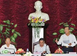 ກຳມະການກົມການເມືອງ Le Hong Anh ຕ້ອນຮັບຄະນະຜູ້ແທນບັນດາເຜົ່າແຂວງ ລາຍເຈົາ